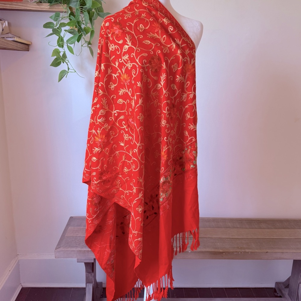 Red Wrap - Picture 4 of 4